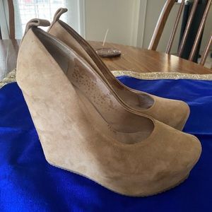 Wedge aldo suede